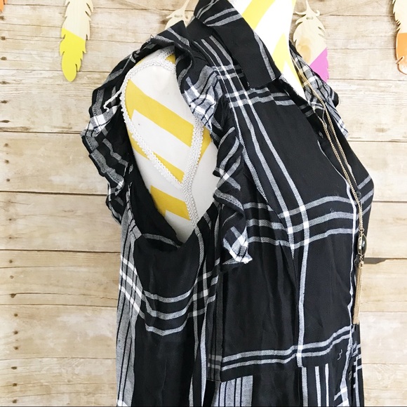 Checkered cold shoulder tunic blouse - Picture 2 of 4